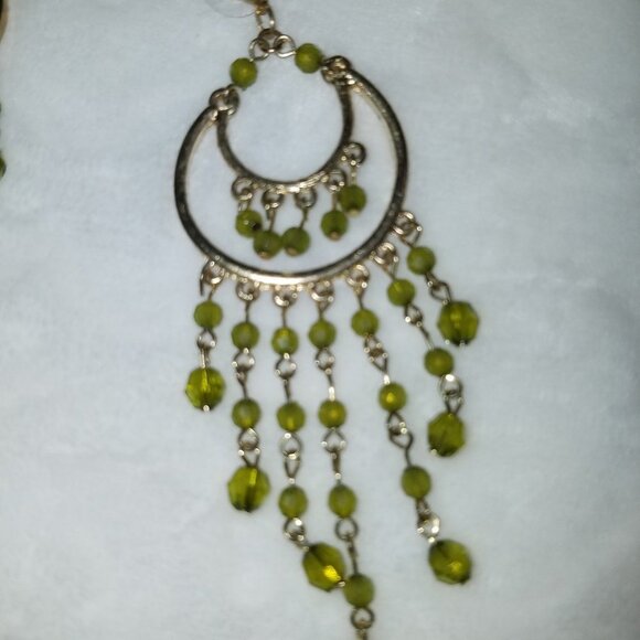 Free with $15 purchase 4" Green and gold beaded earrings NWOT - Picture 2 of 3